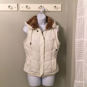 Offwhite puffer vest w faux fur hood